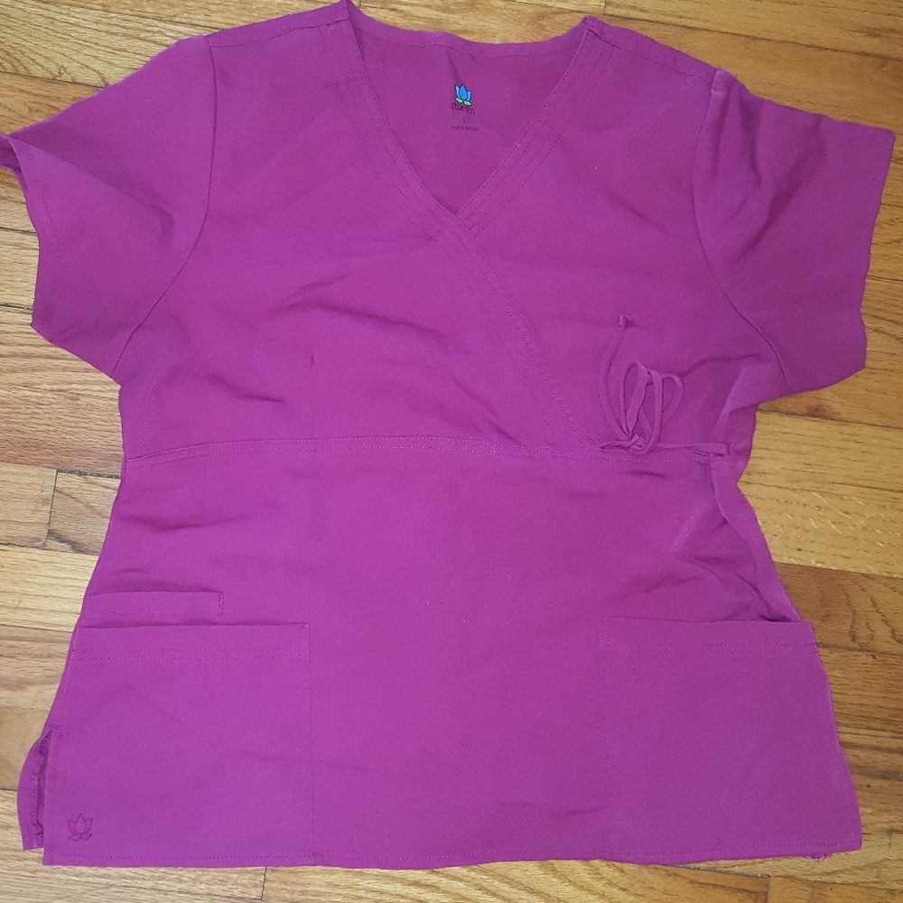 Scrub top size Large